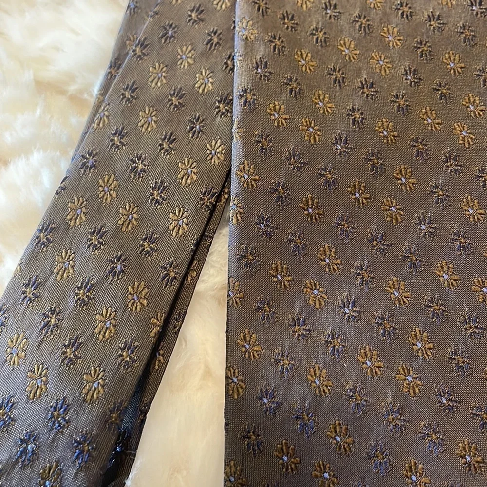 Hugo Boss MENS silk tie made in Italy brown w/ small micro floral print